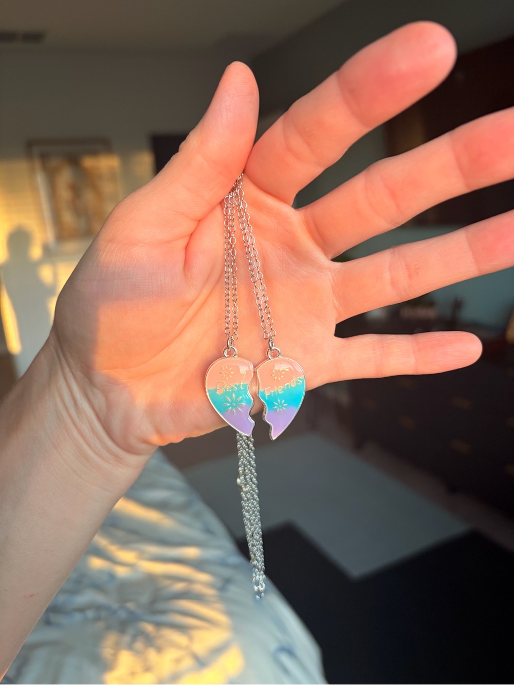 Best Friends Necklace
Two broken heart pendants New!